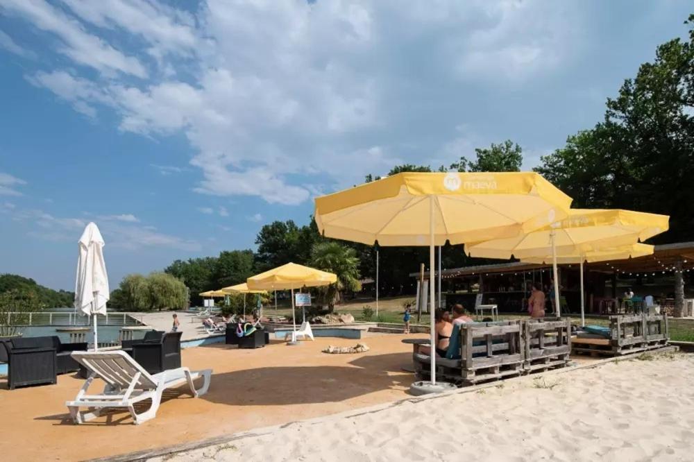 Camping Les Lacs D'Armagnac Bretagne-d'Armagnac Exteriör bild